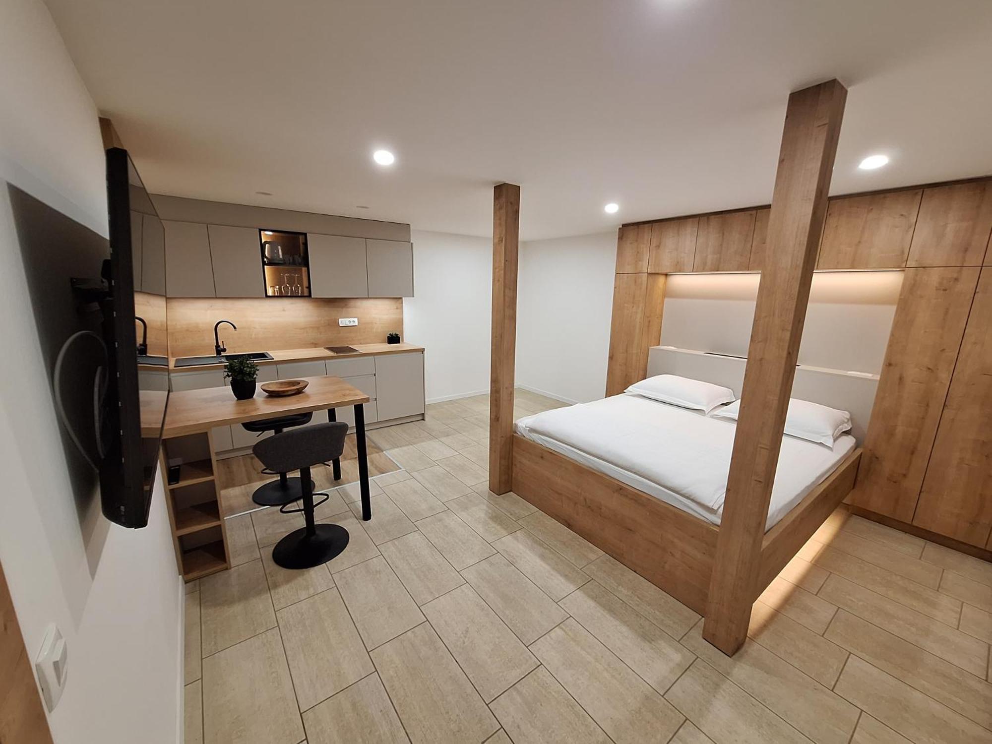 Prenocisca Kralj Apartment Komenda Bagian luar foto