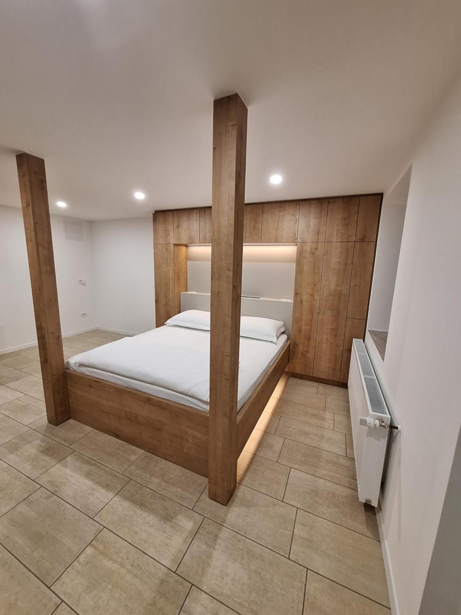 Prenocisca Kralj Apartment Komenda Bagian luar foto