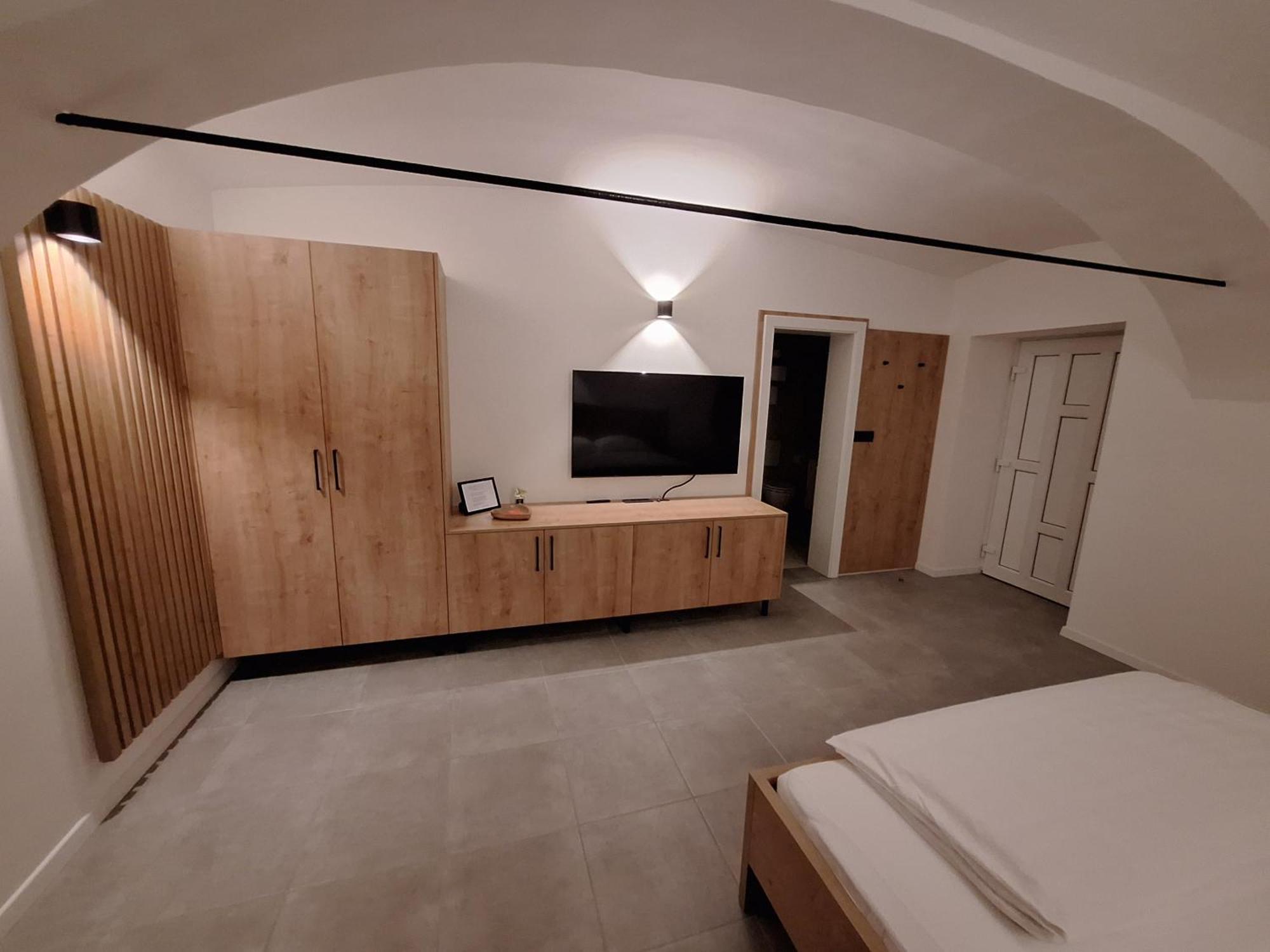 Prenocisca Kralj Apartment Komenda Bagian luar foto