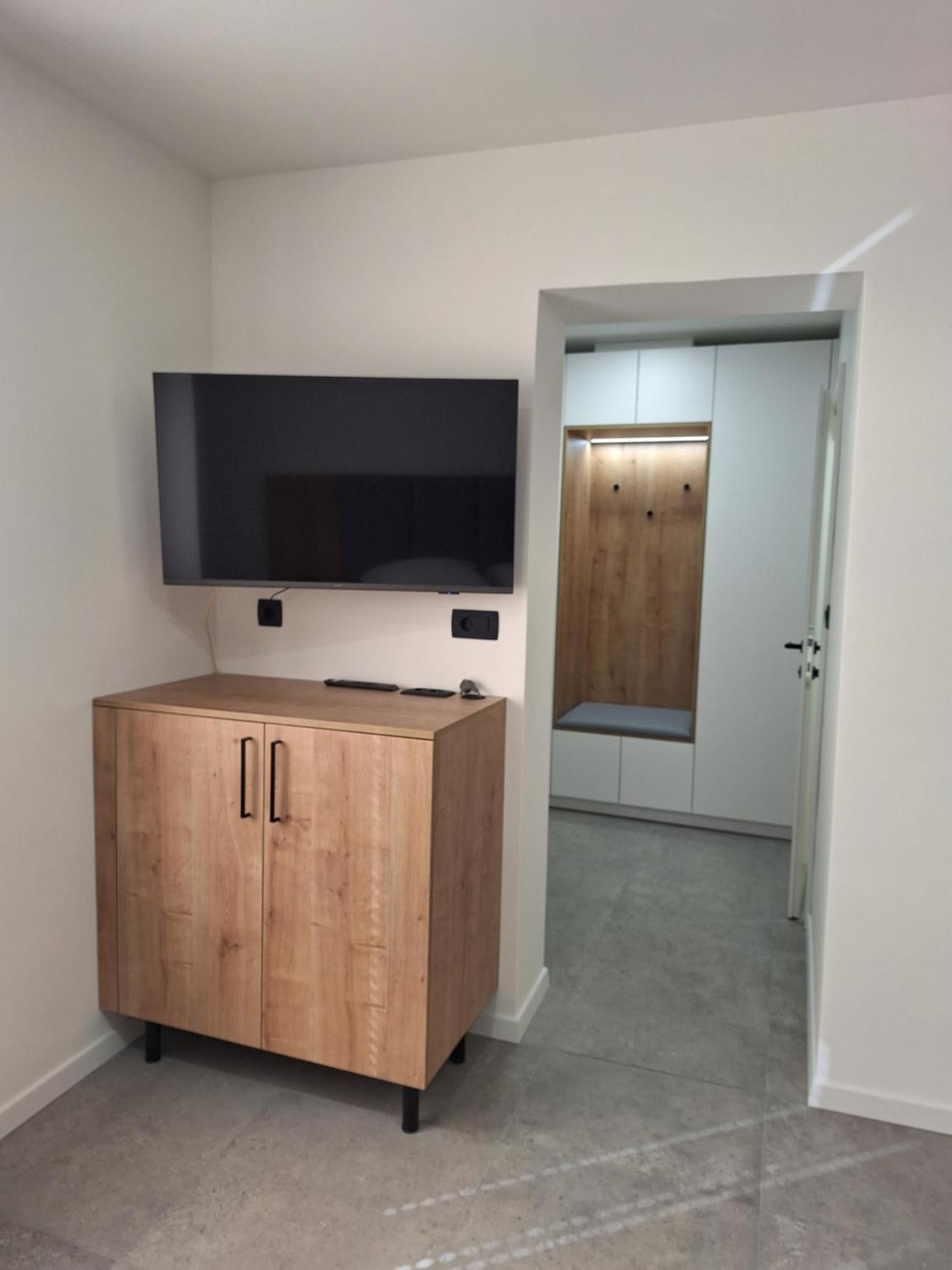 Prenocisca Kralj Apartment Komenda Bagian luar foto