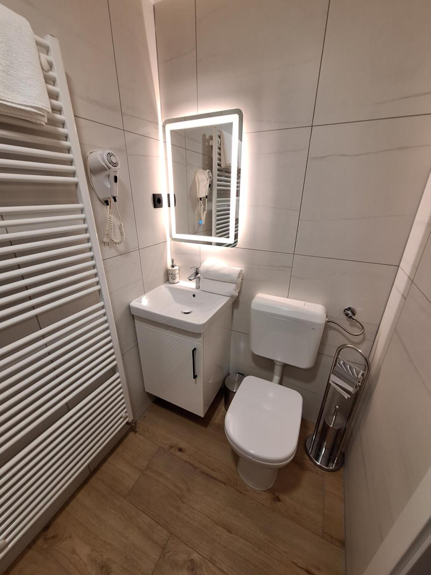 Prenocisca Kralj Apartment Komenda Bagian luar foto