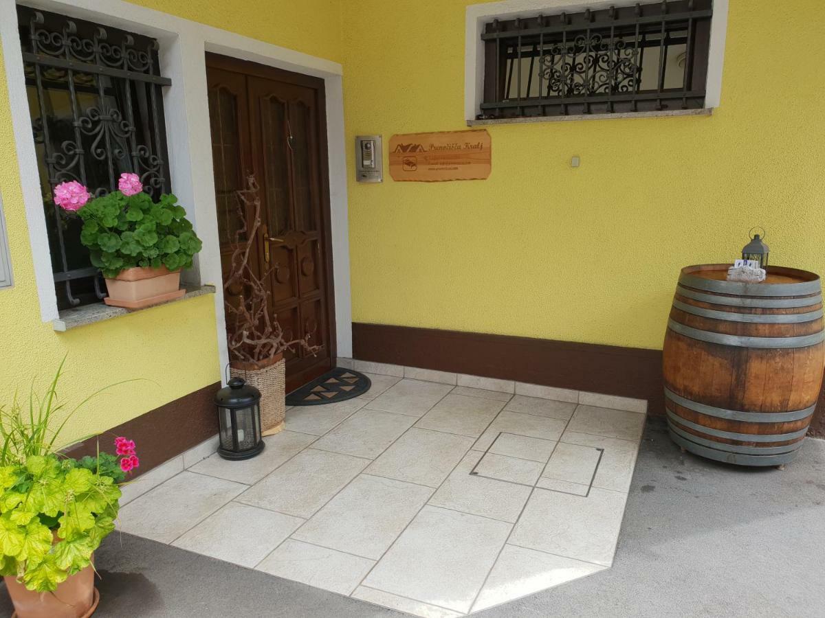 Prenocisca Kralj Apartment Komenda Bagian luar foto
